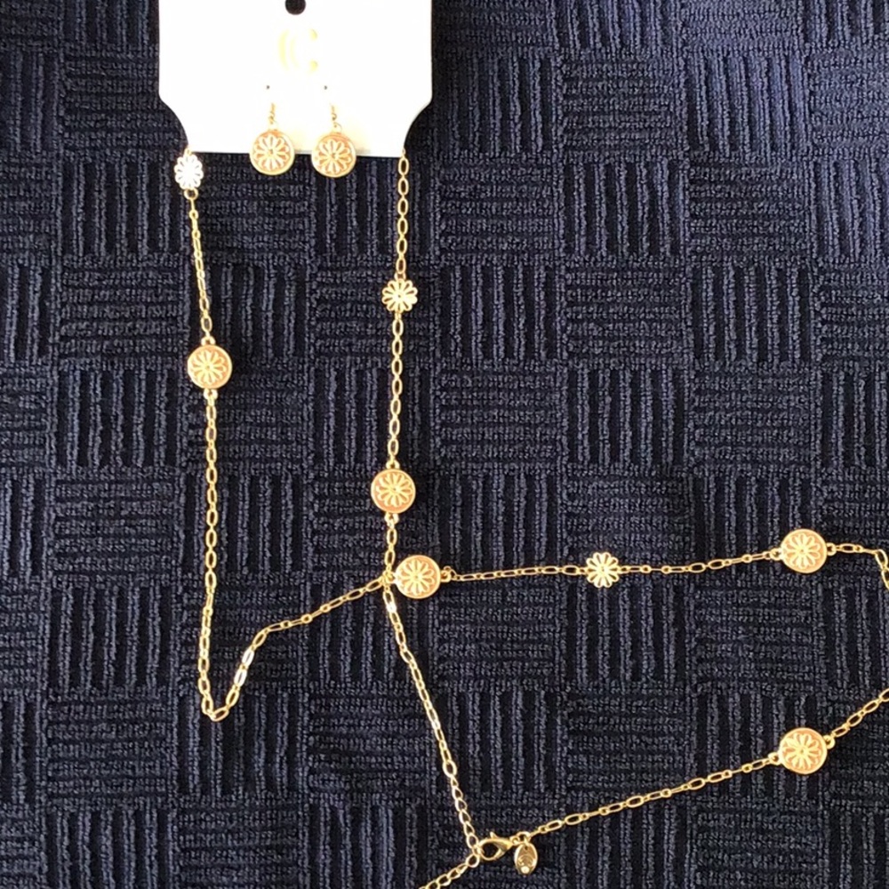 Necklace and earring set